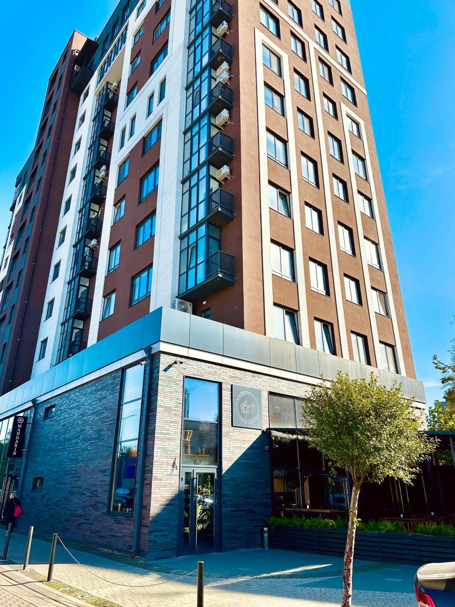 Comfortable Apartments With A Coffee Machine In The City Centre, Zlata Plaza Rivne Exterior photo