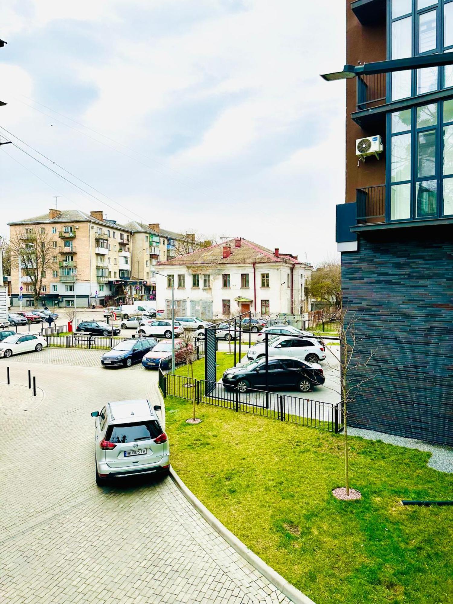 Comfortable Apartments With A Coffee Machine In The City Centre, Zlata Plaza Rivne Exterior photo